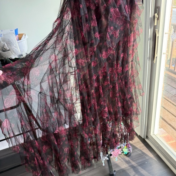 Chic Asymmetrical Black and Pink Skirt - Picture 8 of 8